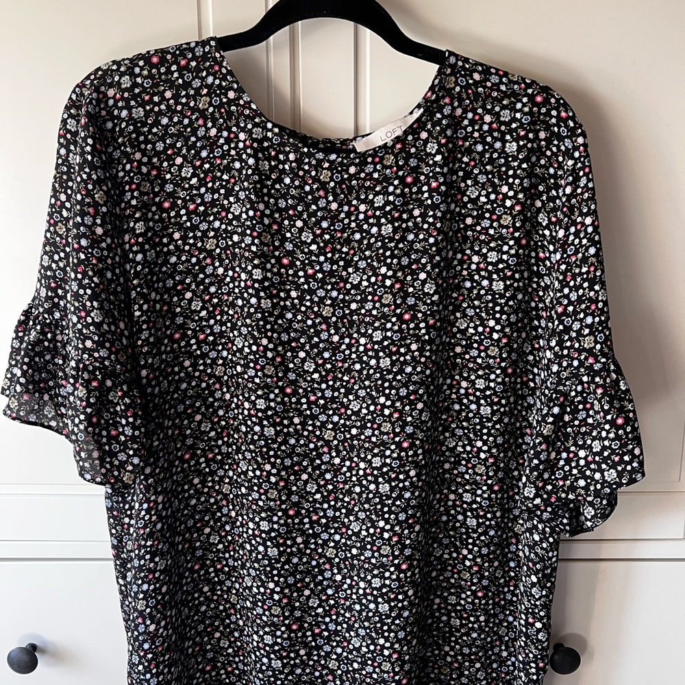 LOFT Black Floral Ruffle Short Sleeve Blouse